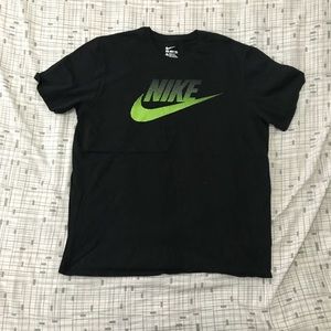 BLACK NIKE TEE